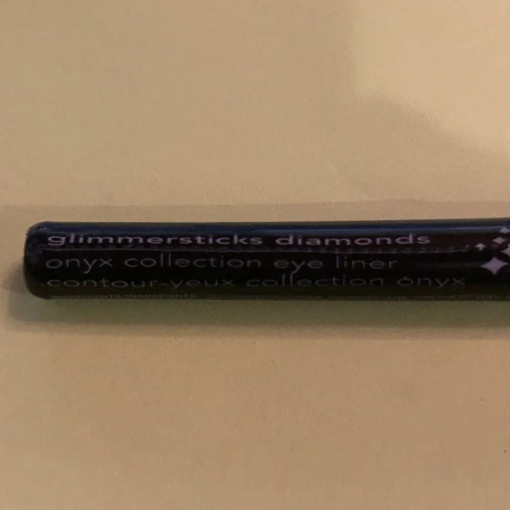 Avon Glimmersticks Diamonds Eyeliner. Magenta Onyx